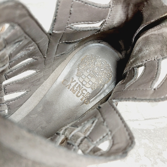 NEW Vince Camuto Peera Suede Cutout Ankle Bootie H922 - Picture 9 of 11